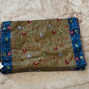 Pier 1, set of six Embroidered Place Mat with Floral Design